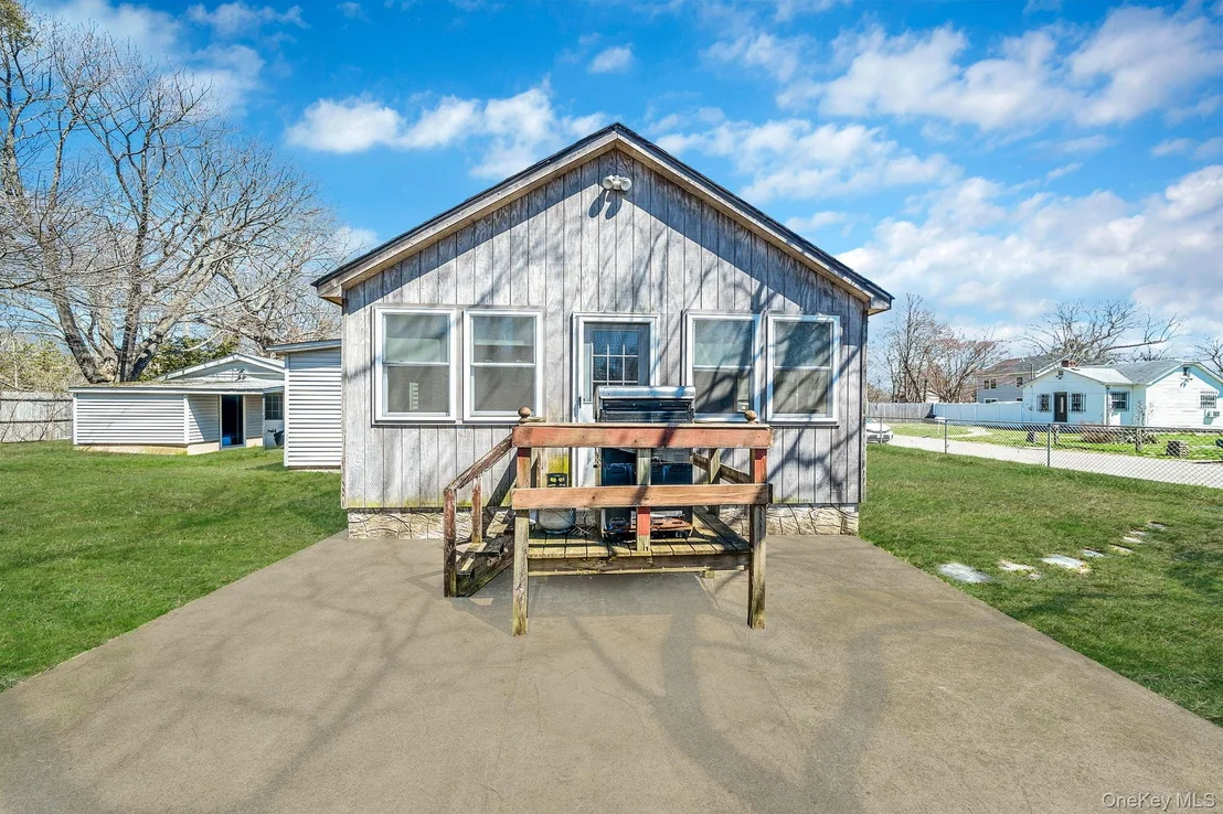 Photo of 2 Roberts Avenue