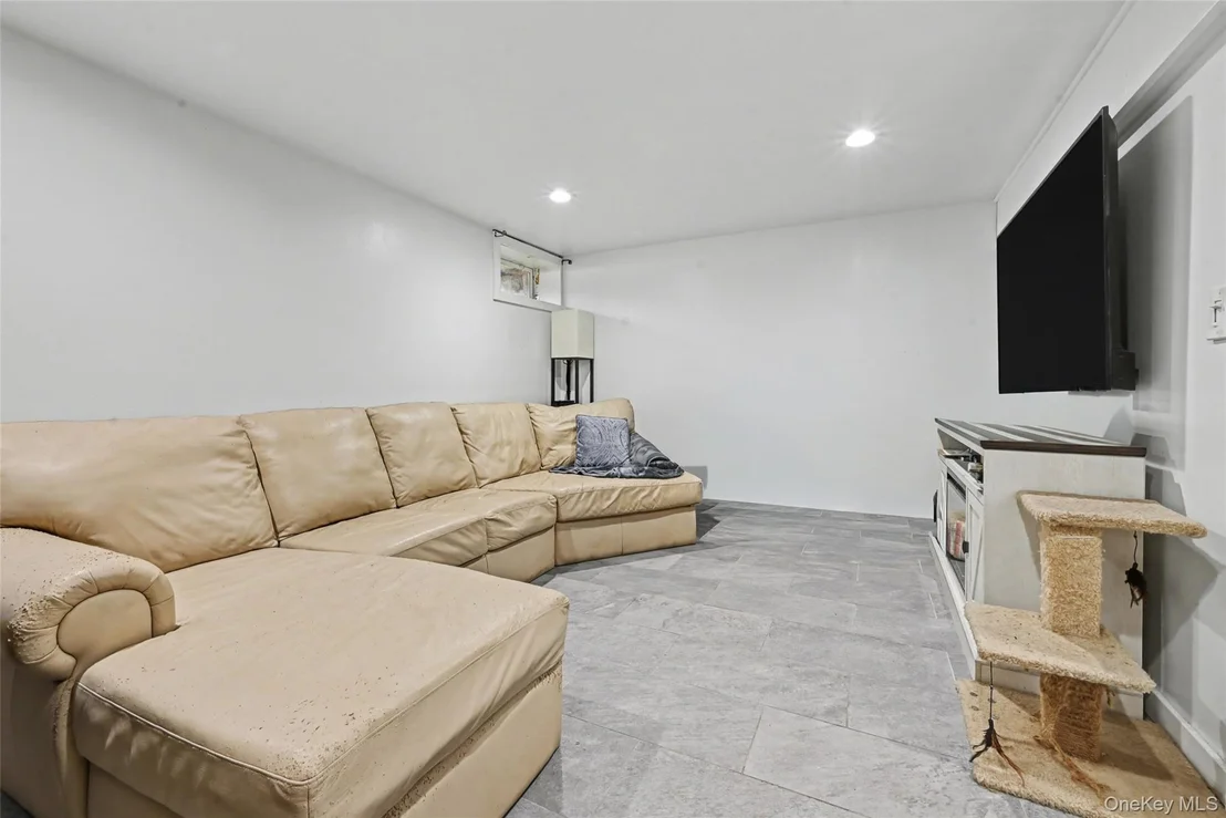 Photo of 327 Barton Avenue