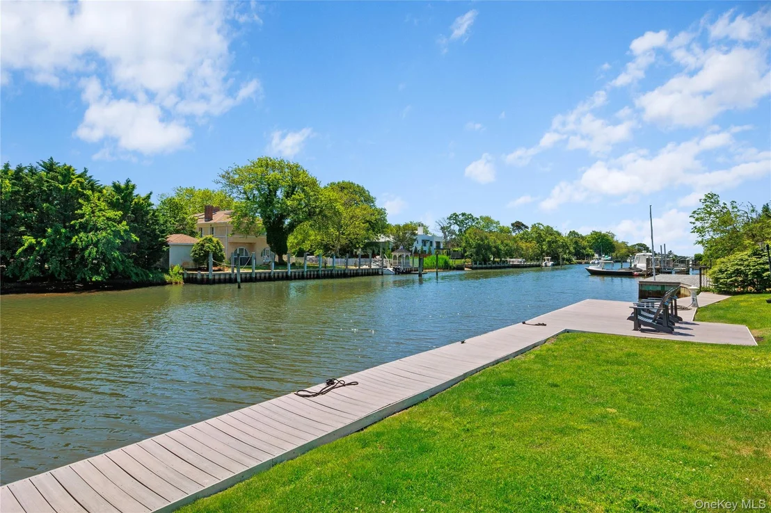 Photo of 65 W Bayberry Road