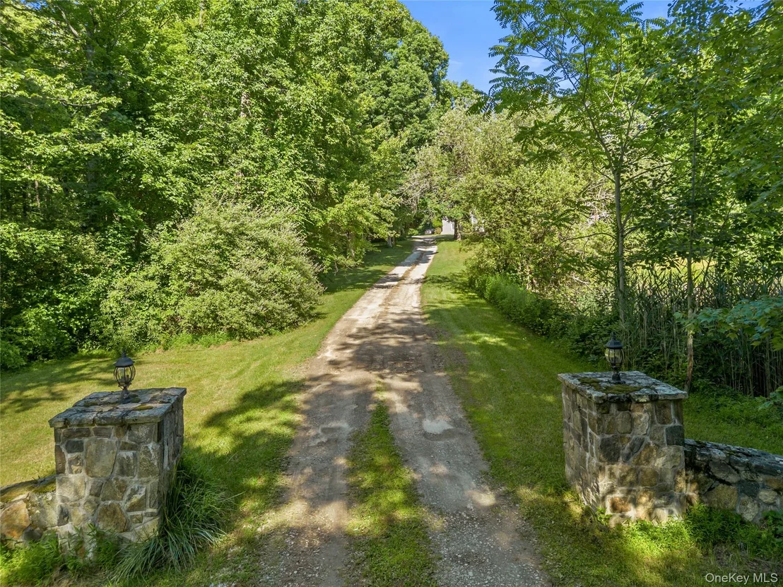 Photo of 202 McManus Road N