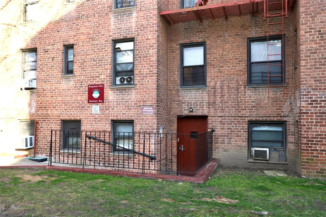 Photo of Unit APT4F at 150-29 72nd Rd