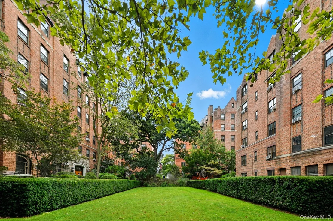 Photo of Unit 5A at 830 Bronx River Road