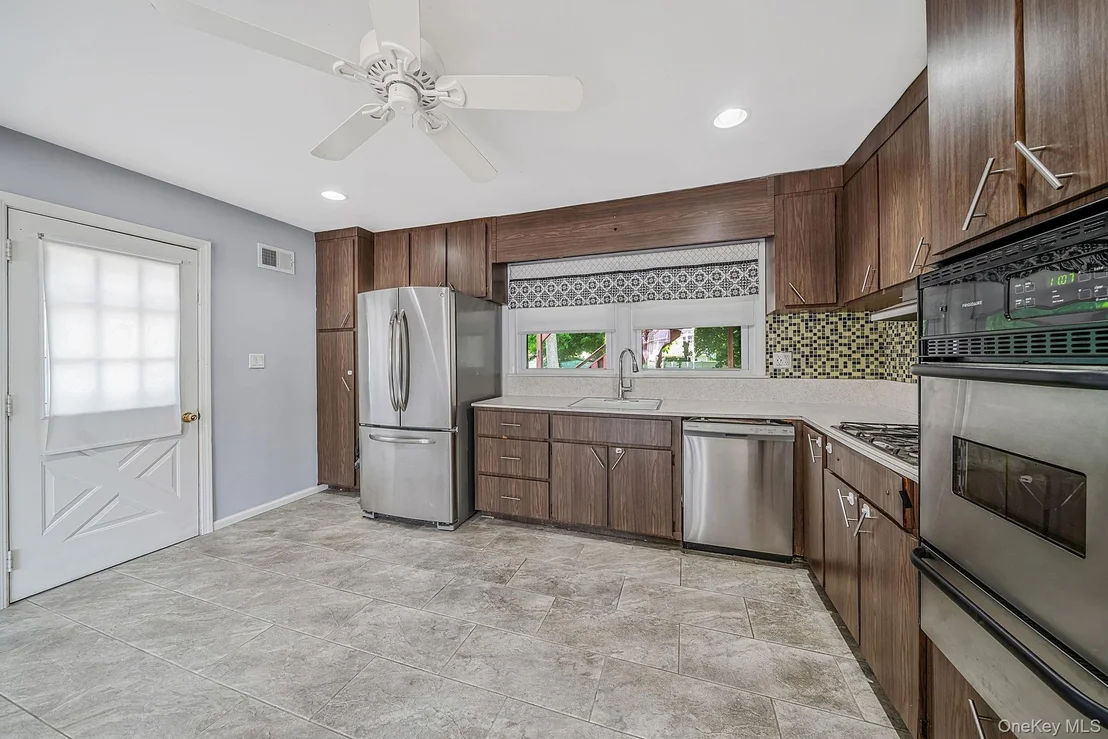Photo of 146 Dawn Drive