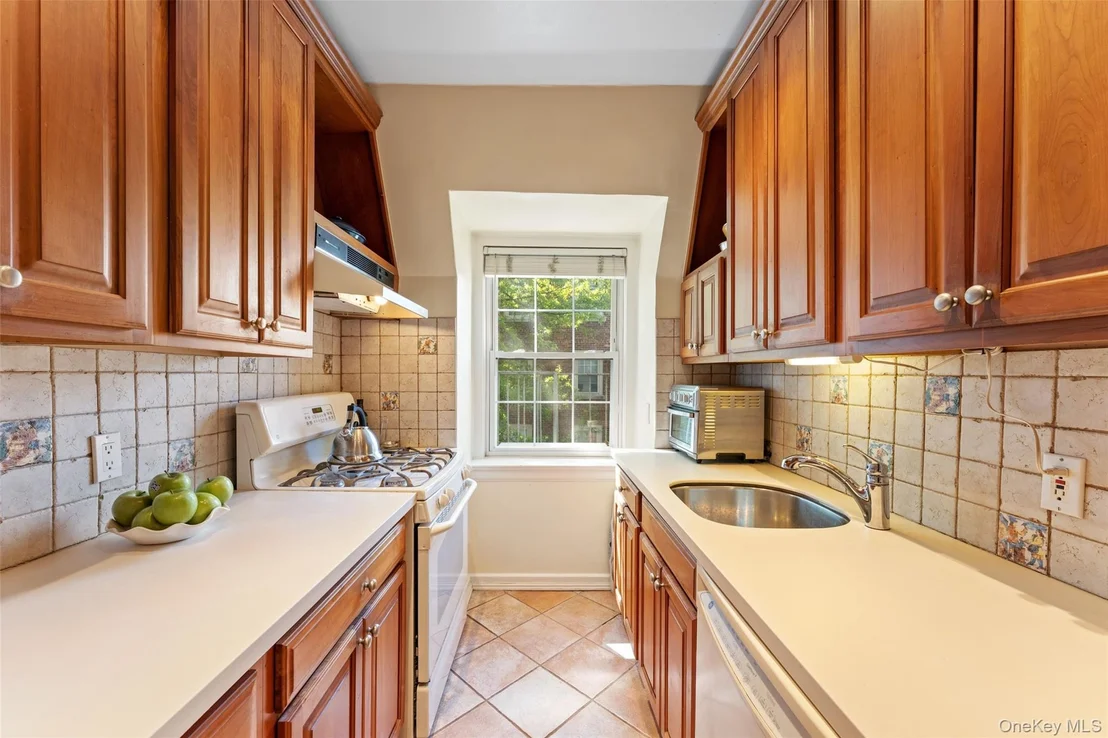 Photo of Unit 4D at 2 Alden Place
