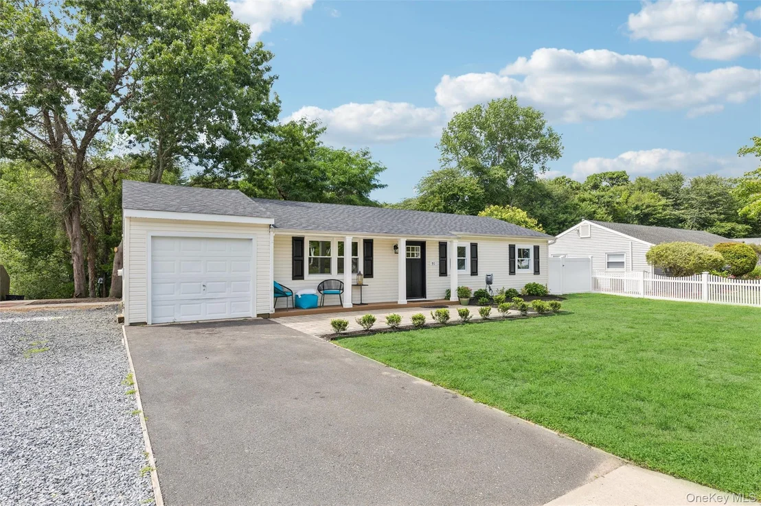Photo of 91 Circle Drive W