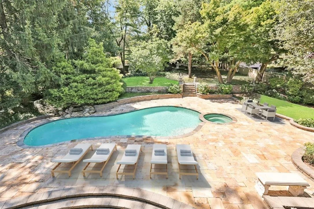 Photo of 685 Esplanade