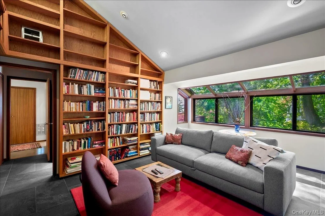 Photo of 181 River Road