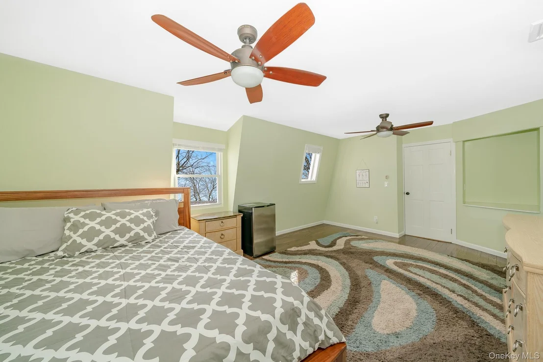 Photo of 2431 Riverside Drive