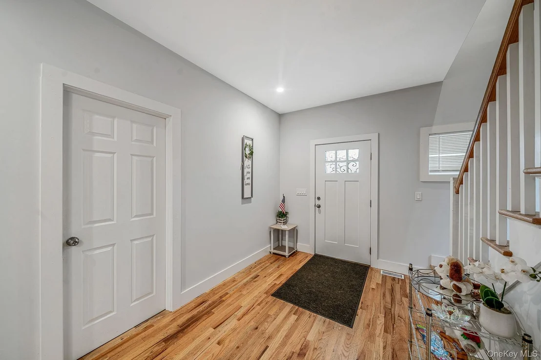 Photo of 187 Hallock Street