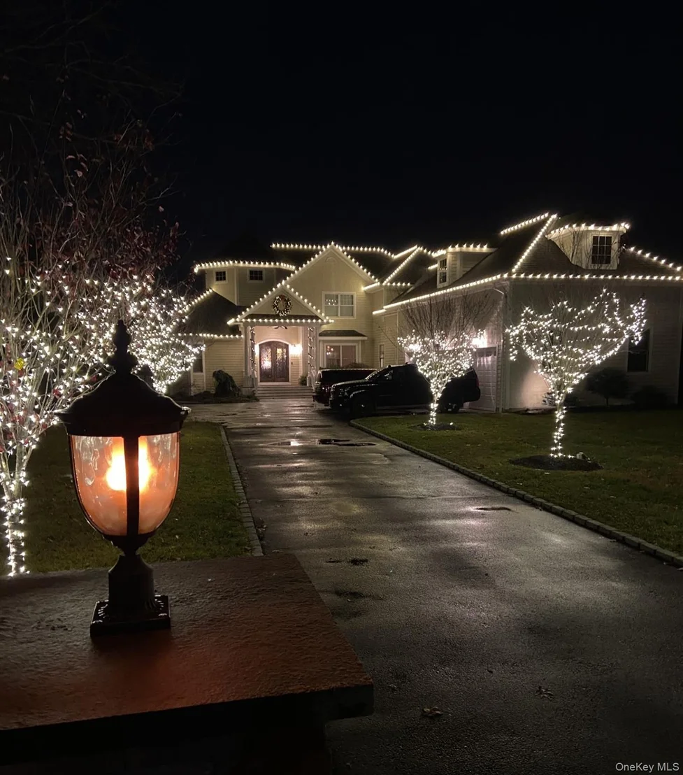 Photo of 65 W Bayberry Road