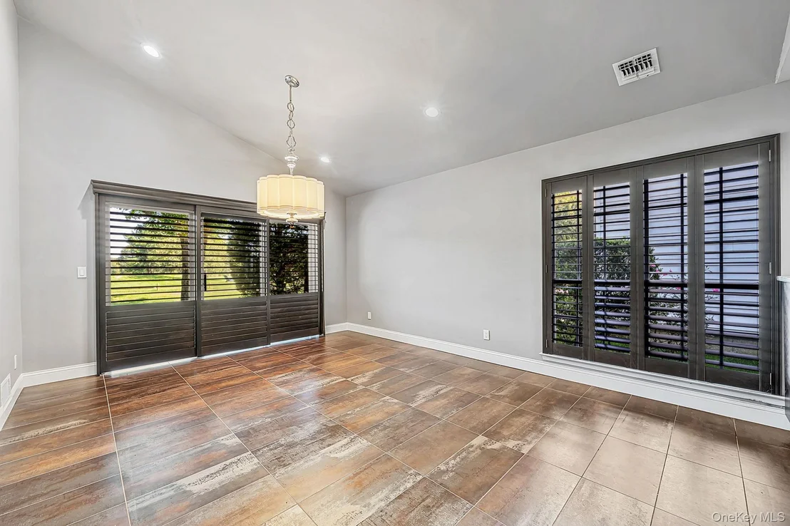 Photo of 6 Hamlet Drive