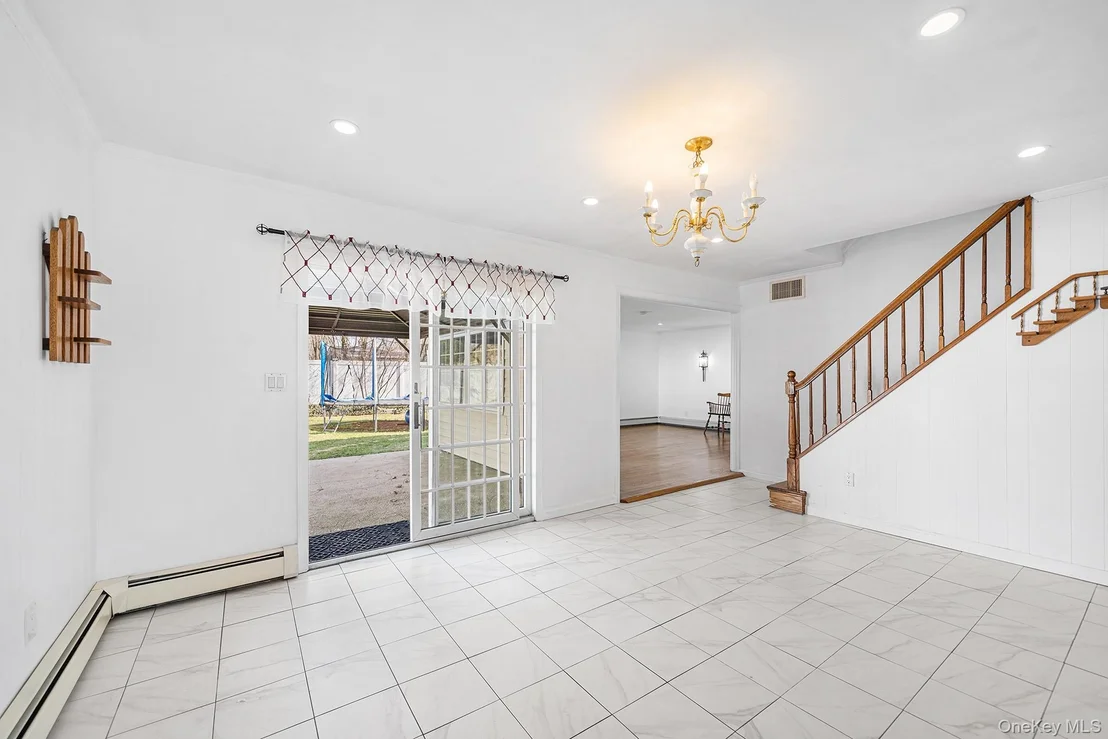 Photo of 116 Red Maple Drive N