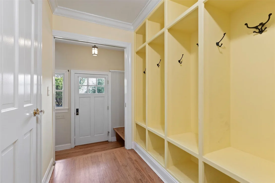 Photo of 7 Locust Avenue