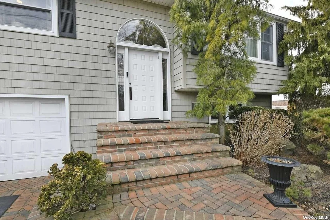 Photo of 2864 Shore Drive