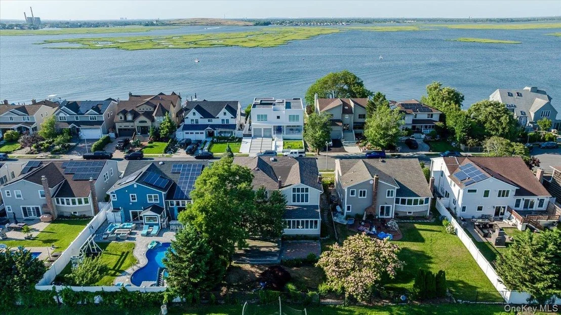 Photo of 330 Harbor Drive