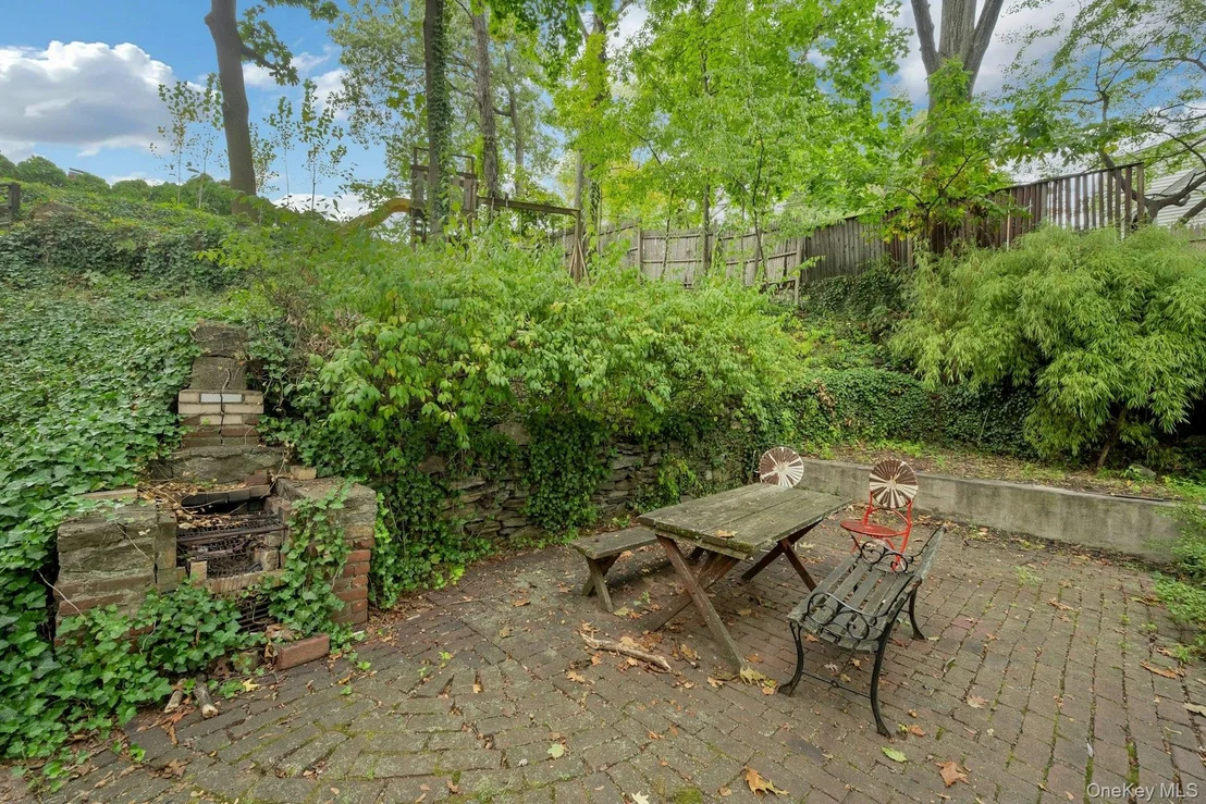 Photo of 85 aka 87 Lefferts Road