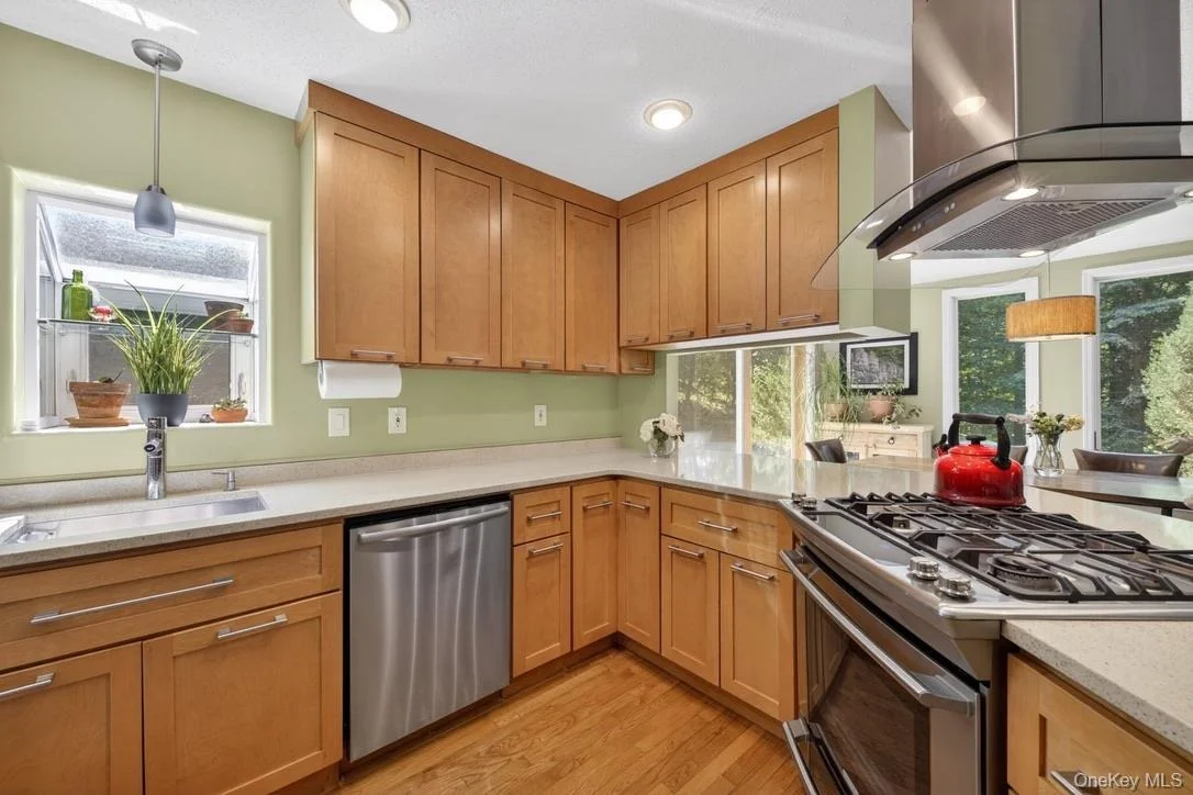 Photo of 305 Oak Lane