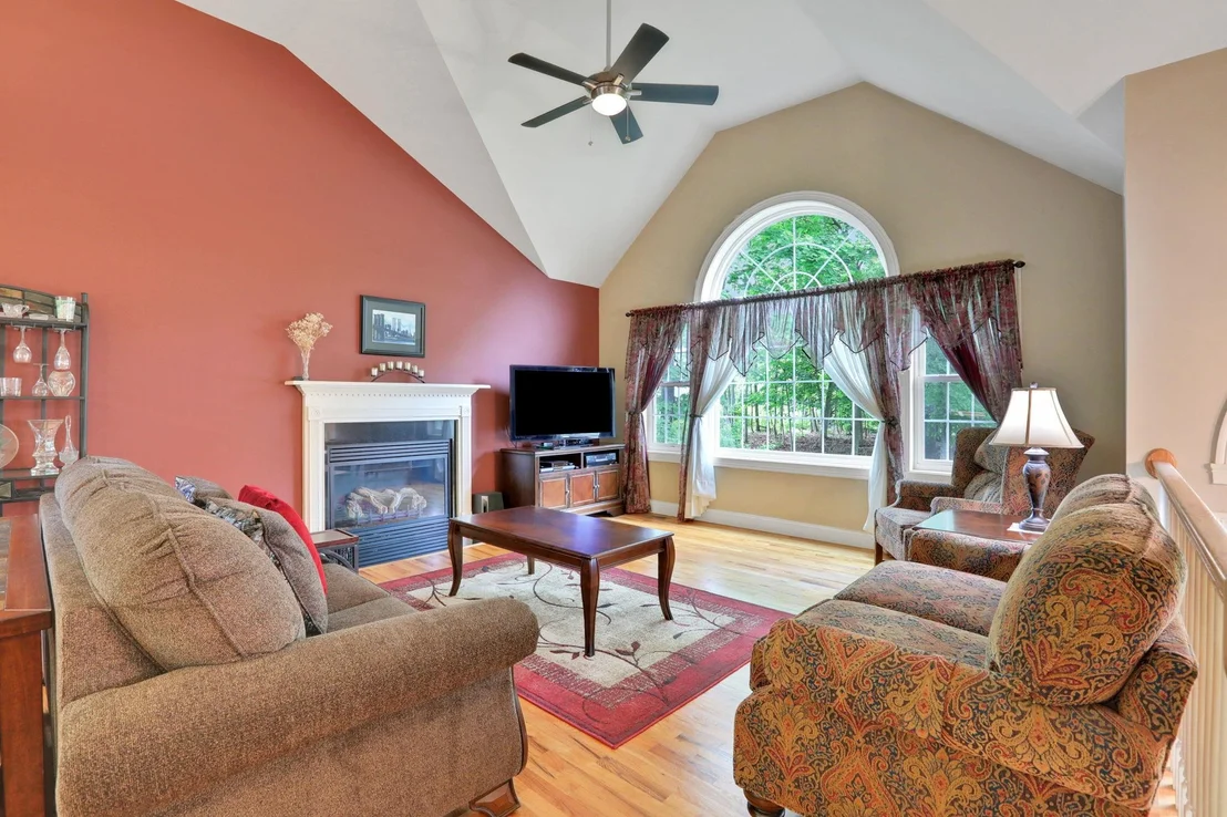Photo of 390 LAKESIDE Road