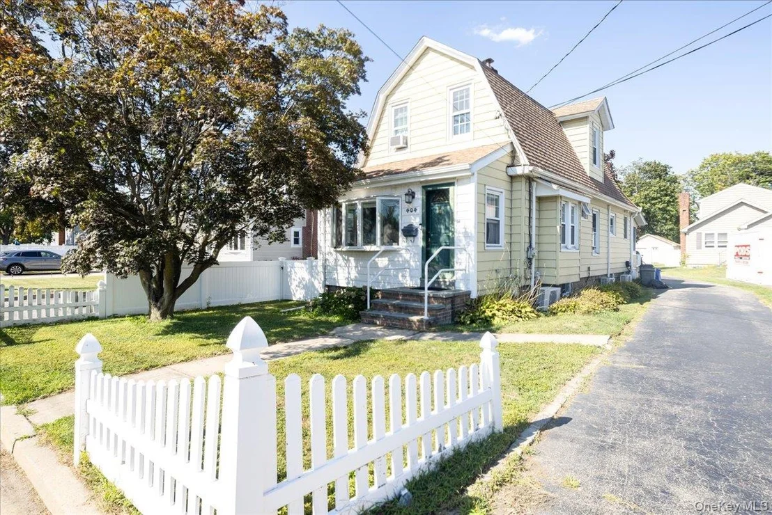 Photo of 404 Silver Lane