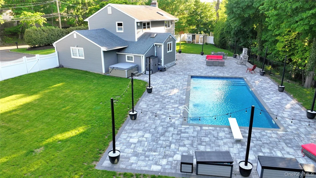 Photo of 522 Moriches Road