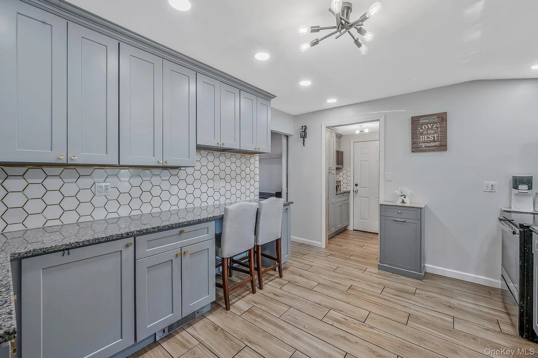 Photo of 100 Patchogue Holbrook Road