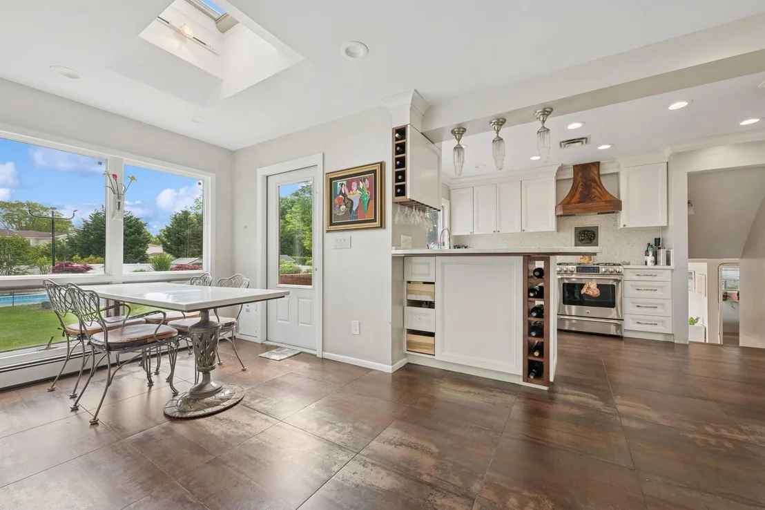 Photo of 2525 Beverly Road
