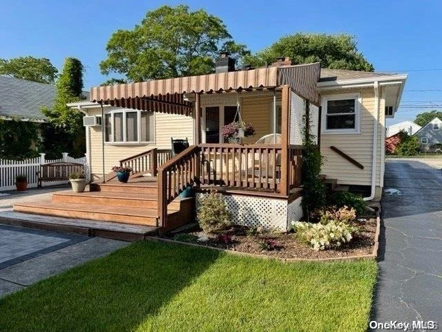 Photo of 455 Beacon Avenue