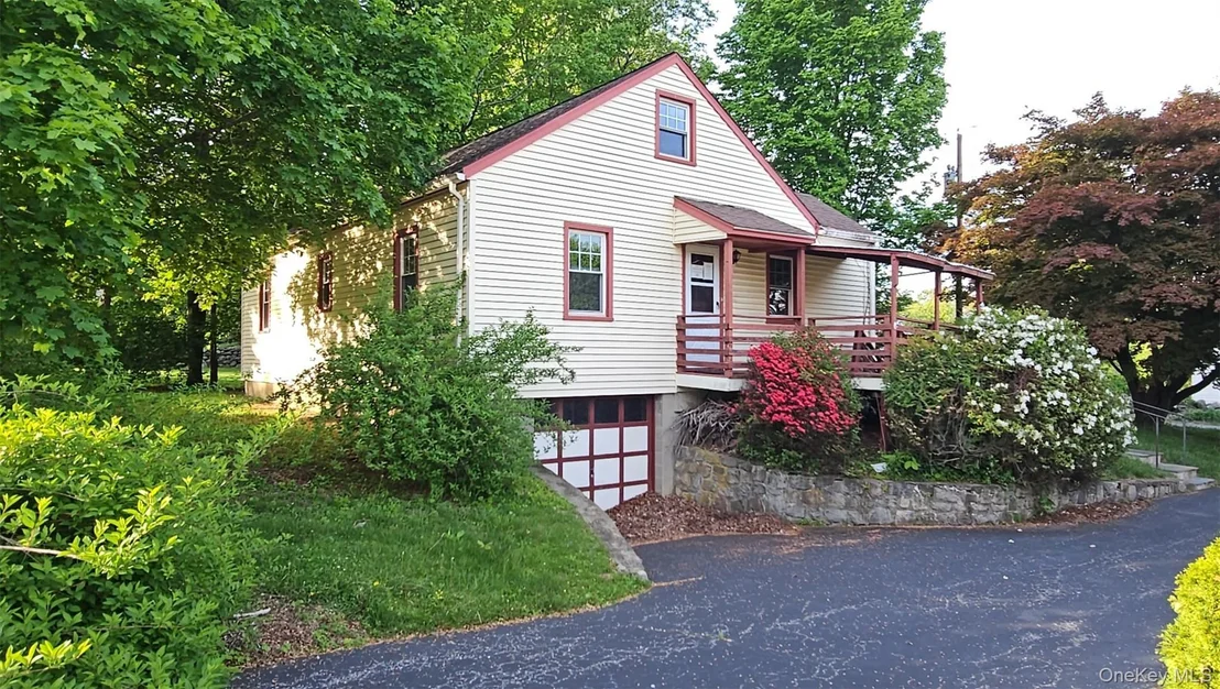 Photo of 233 Peaceable Hill Road