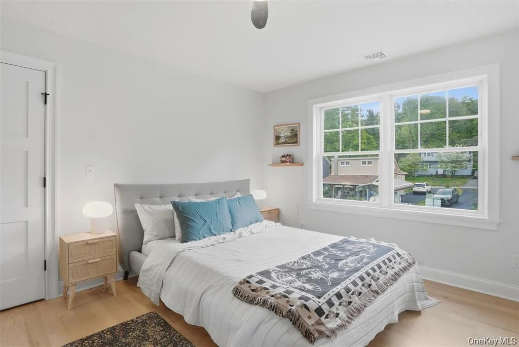 Photo of 33 Howland Avenue