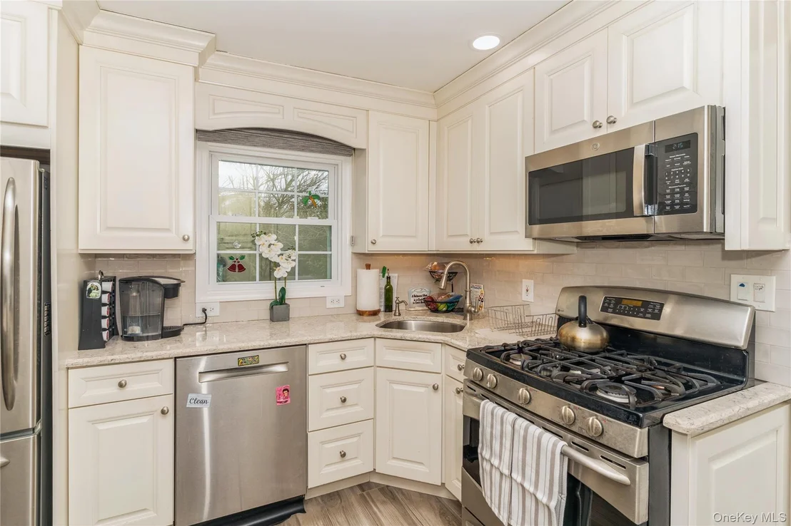 Photo of 35 Roydon Drive N