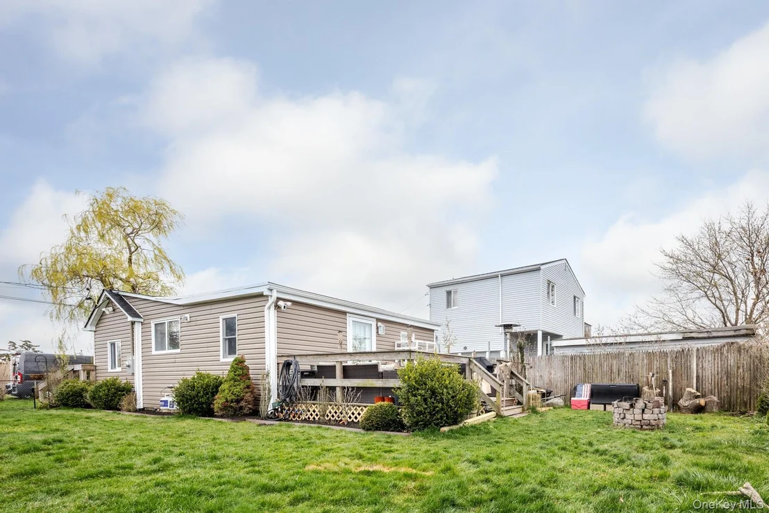 Photo of 24 Blue Point Road