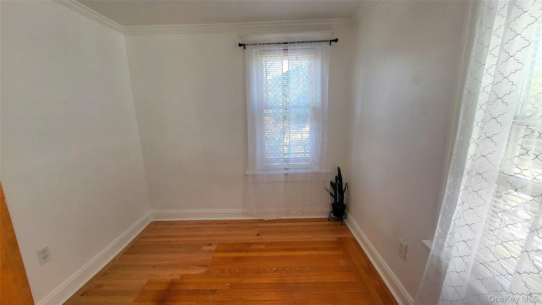 Photo of 10 Corlies Avenue