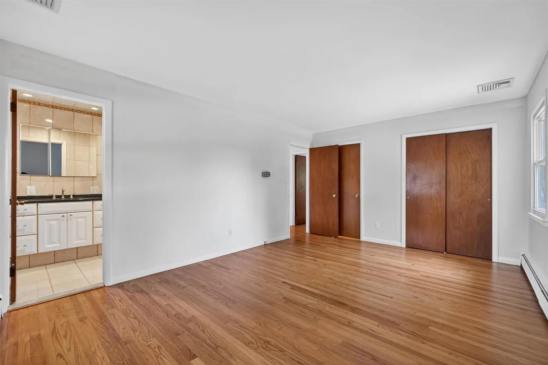 Photo of 21 Sunnycrest Road