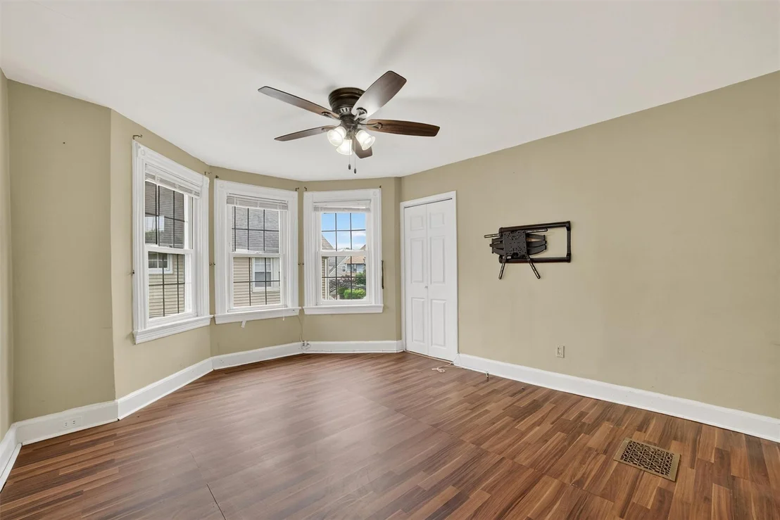 Photo of 31 Maple Avenue