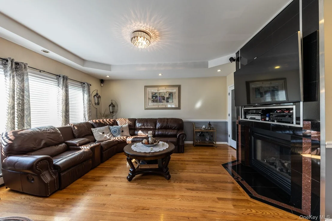 Photo of 102 Davison Avenue
