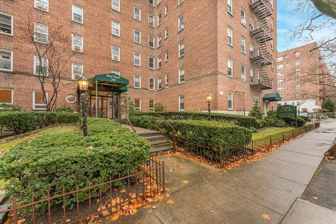 Photo of Unit 2F at 765 Bronx River Road