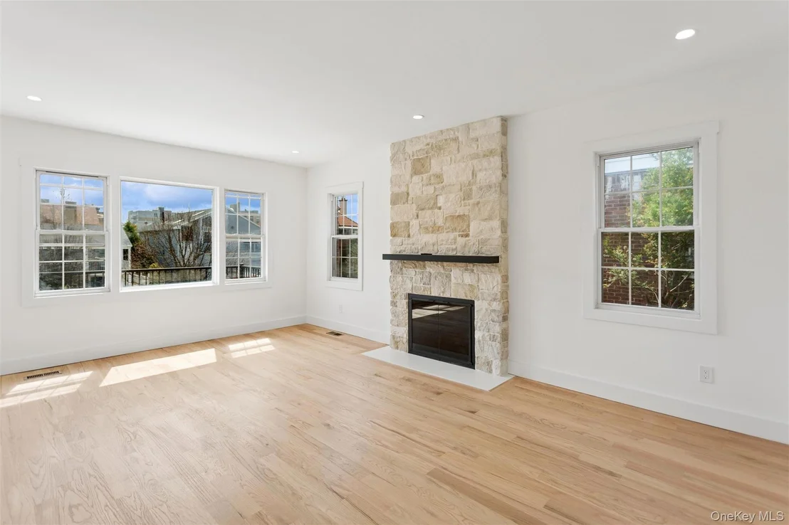 Photo of 449 W Beech Street