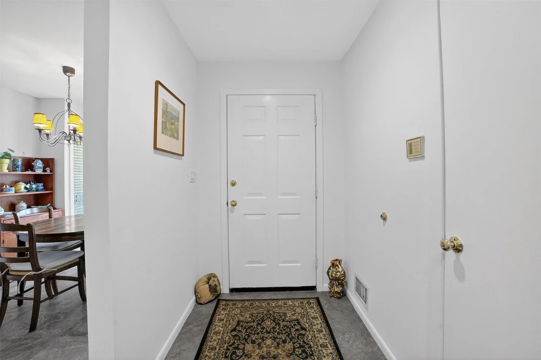 Photo of 32 Spring Pond Drive