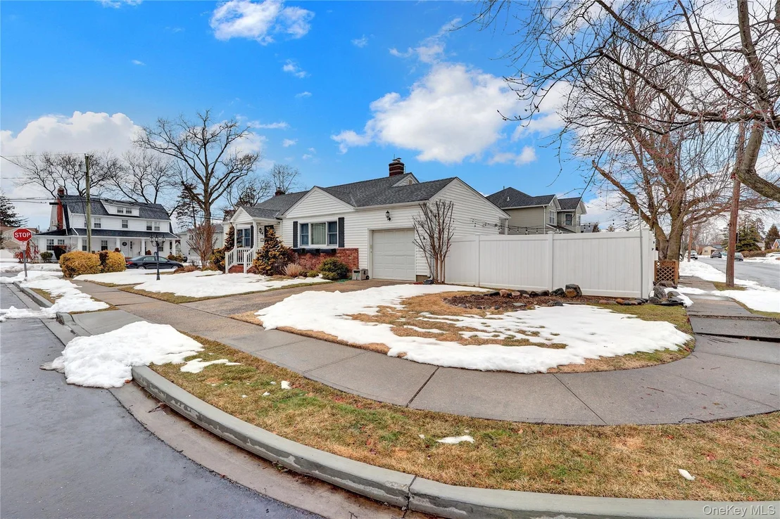 Photo of 2642 Clovermere Road