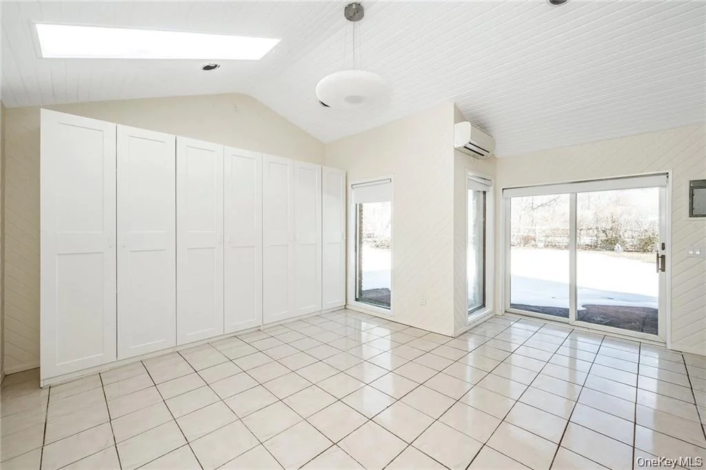 Photo of 10 BELL Place