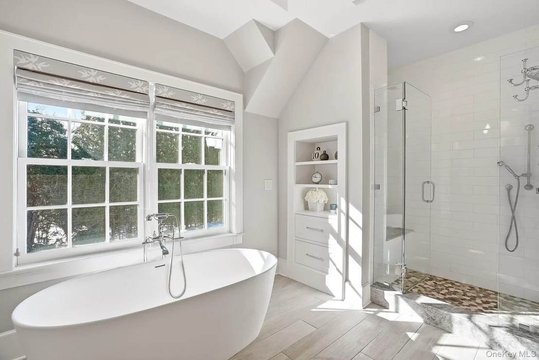 Photo of 880 Forest Avenue