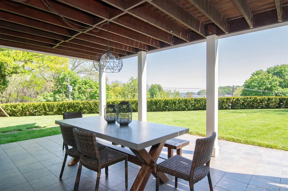 Photo of 8 Shoreview Circle