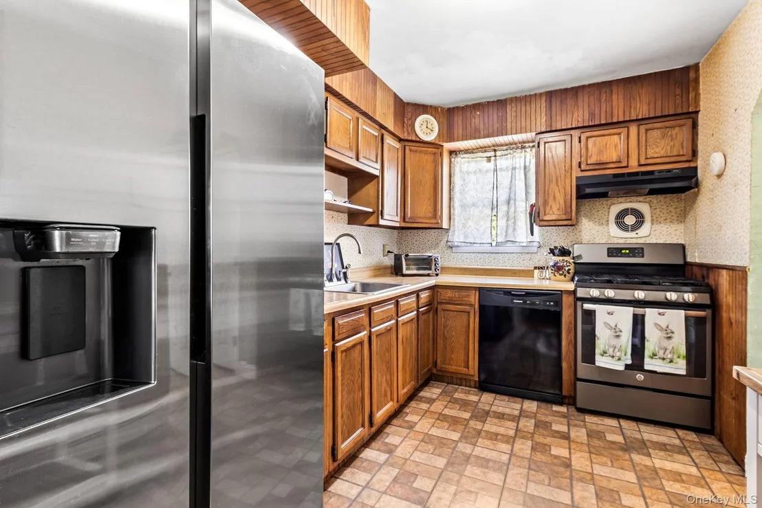 Photo of 1320 Pine Acres Boulevard