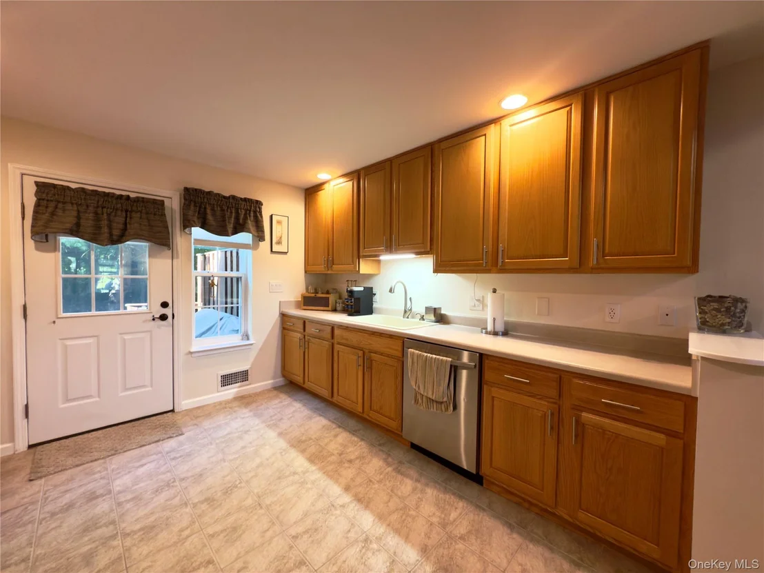 Photo of 140 Pinebrook Drive