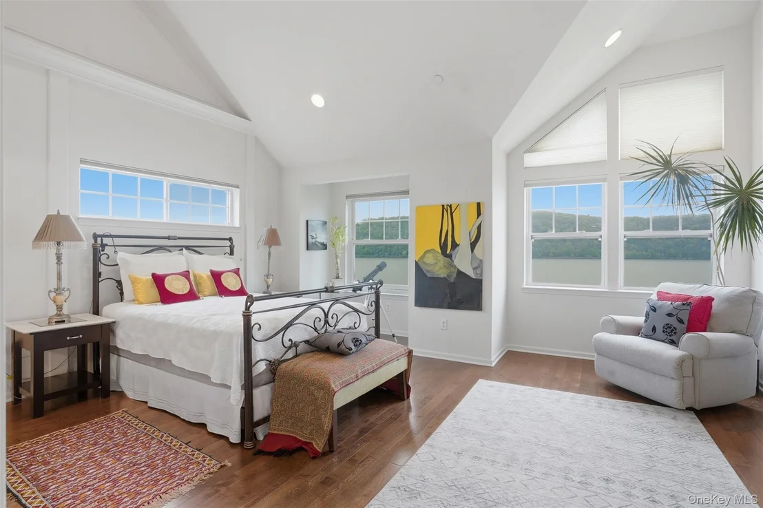 Photo of 136 Hudson Pointe Drive