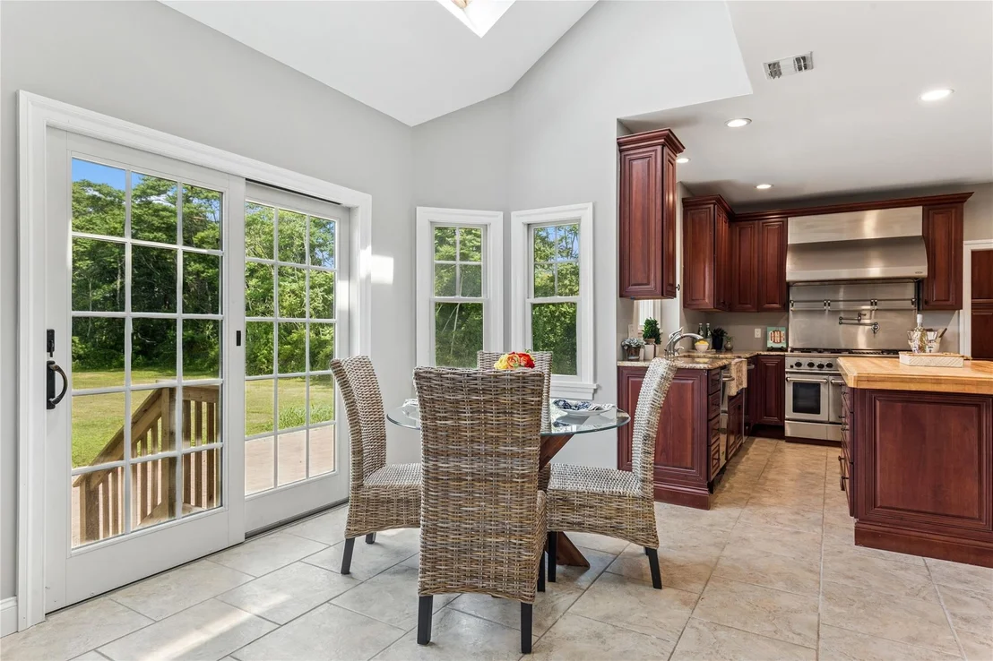 Photo of 1465 Ackerly Pond Lane
