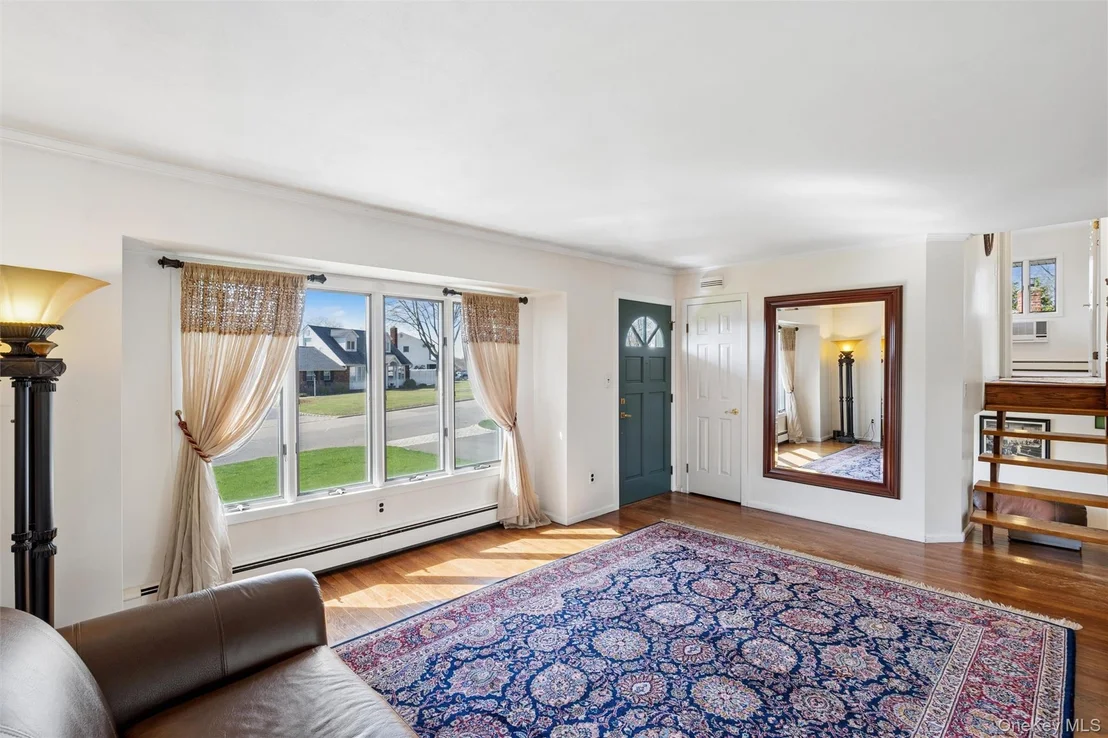 Photo of 48 Roxbury Drive