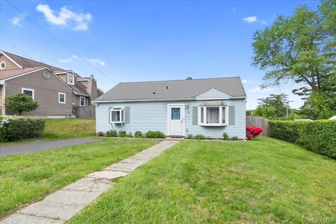Photo of 8 Cayuga Drive