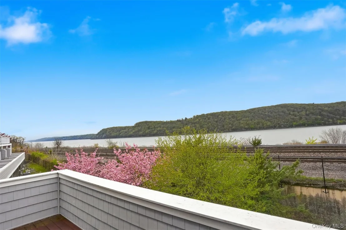 Photo of 136 Hudson Pointe Drive