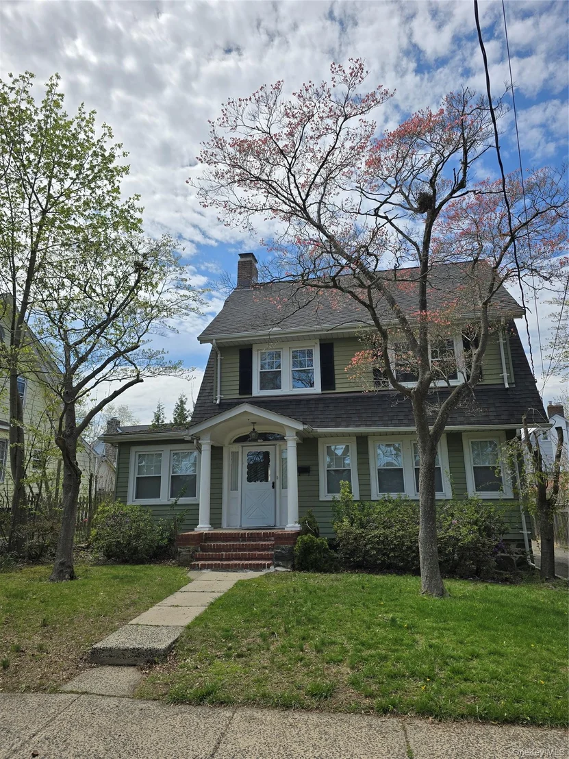 Photo of 15 Roosevelt Avenue